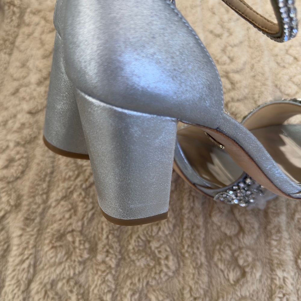Badgley Mischka Silver Crystal Women's Heels Sz 7. - Picture 8 of 9